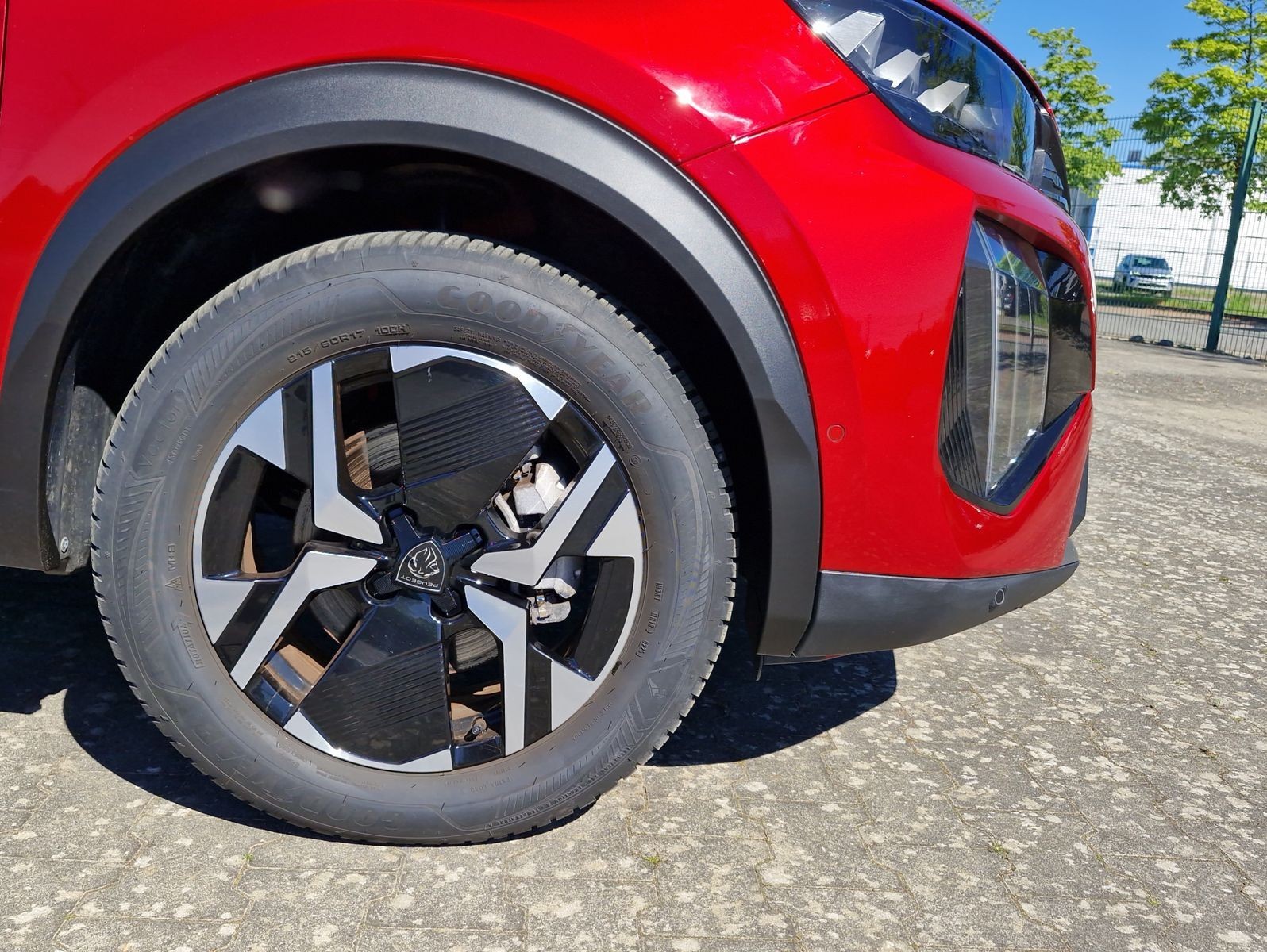 Peugeot 2008 Hybrid 145 GT e-DSC  LED Navi Kamera360 ACC