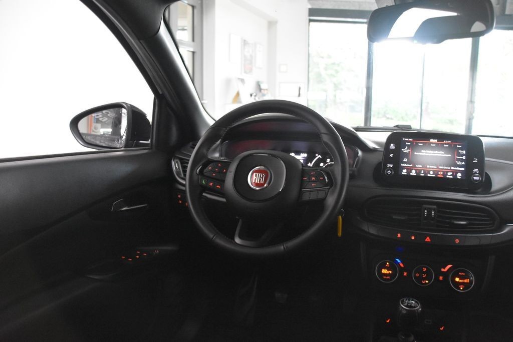 Fiat Tipo S-Design BiXenon Navi Kamera Sitzheiz Tempo