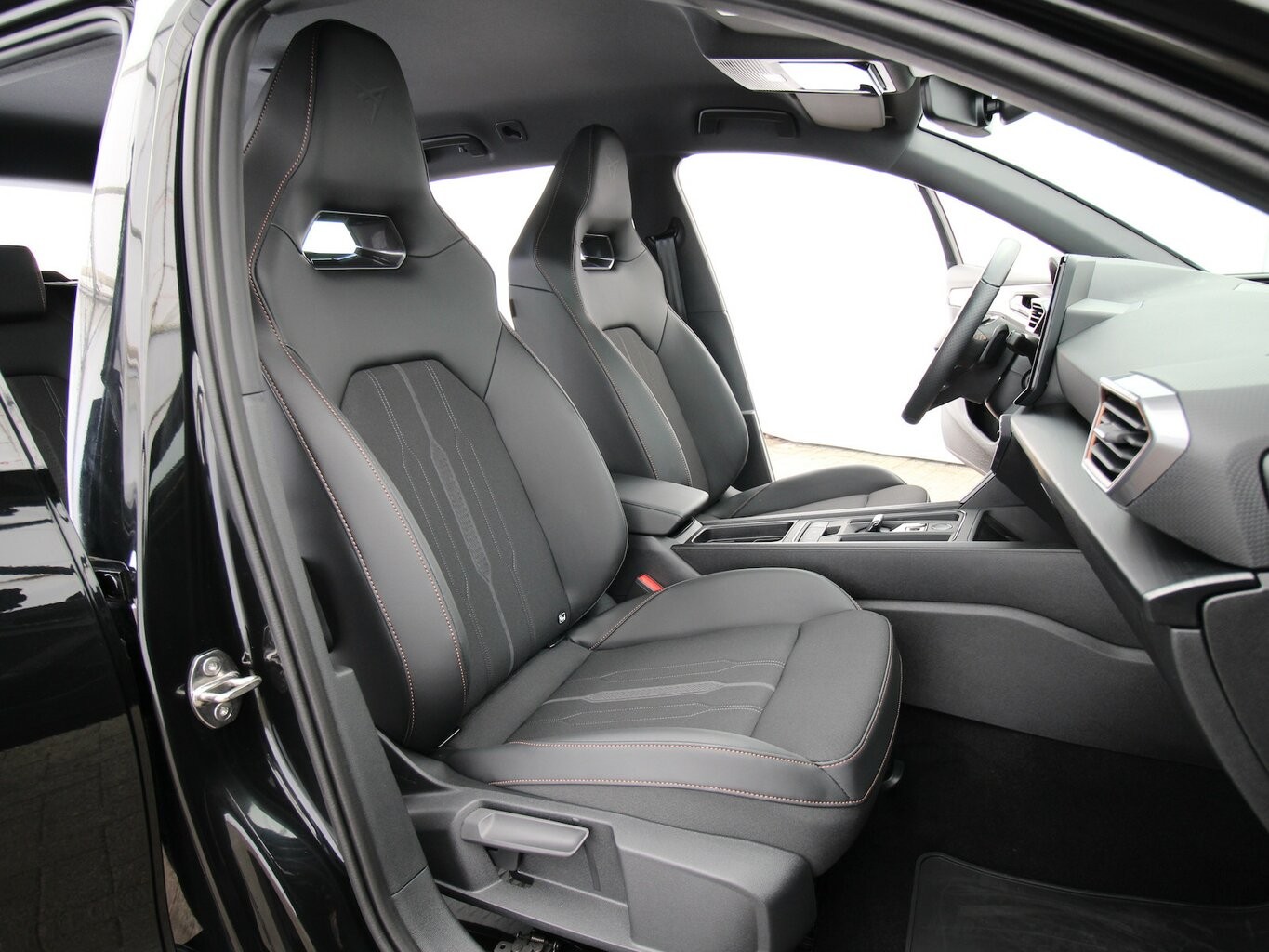 Cupra Leon Sportstourer e-HYBRID 6-DSG NAVI+LED+KAMERA...