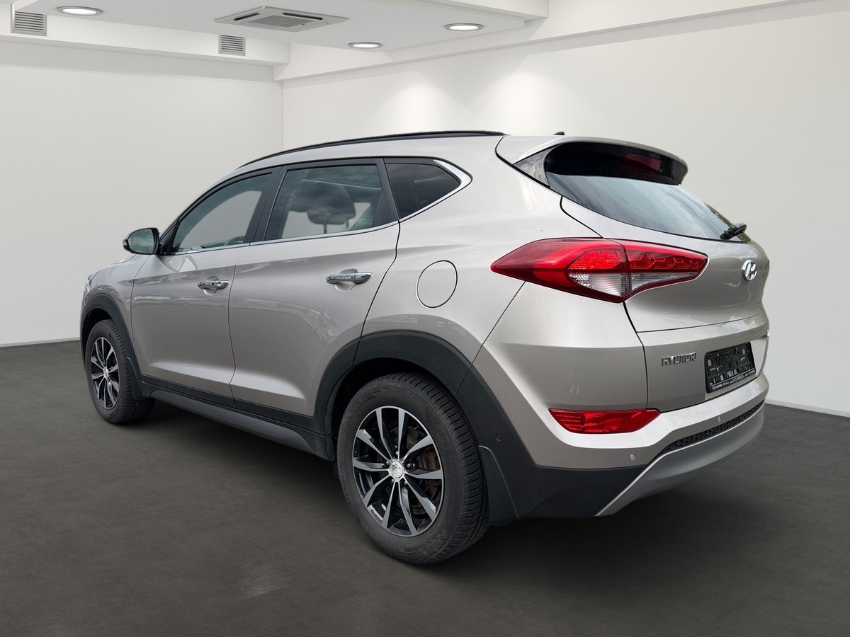 Hyundai Tucson Style 4WD Pano AHK RFK PDC