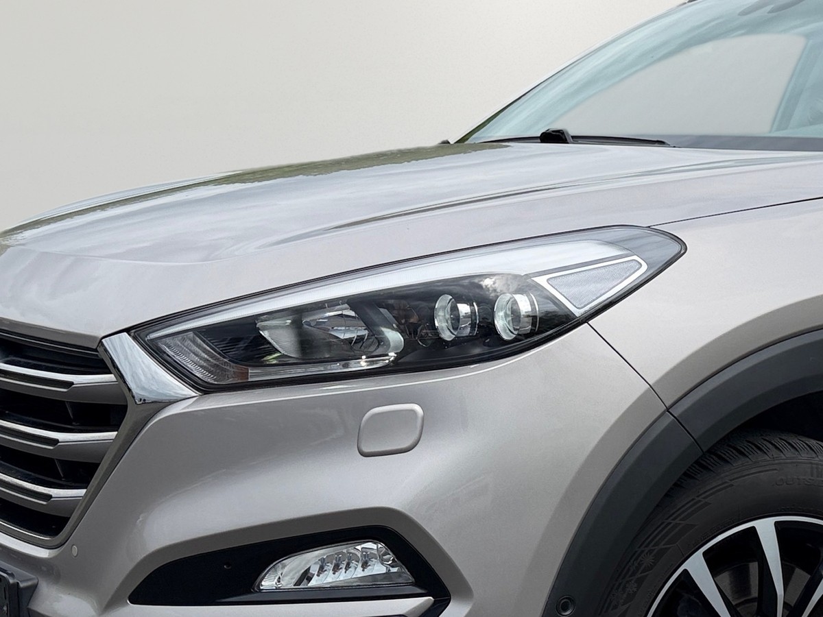 Hyundai Tucson Style 4WD Pano AHK RFK PDC