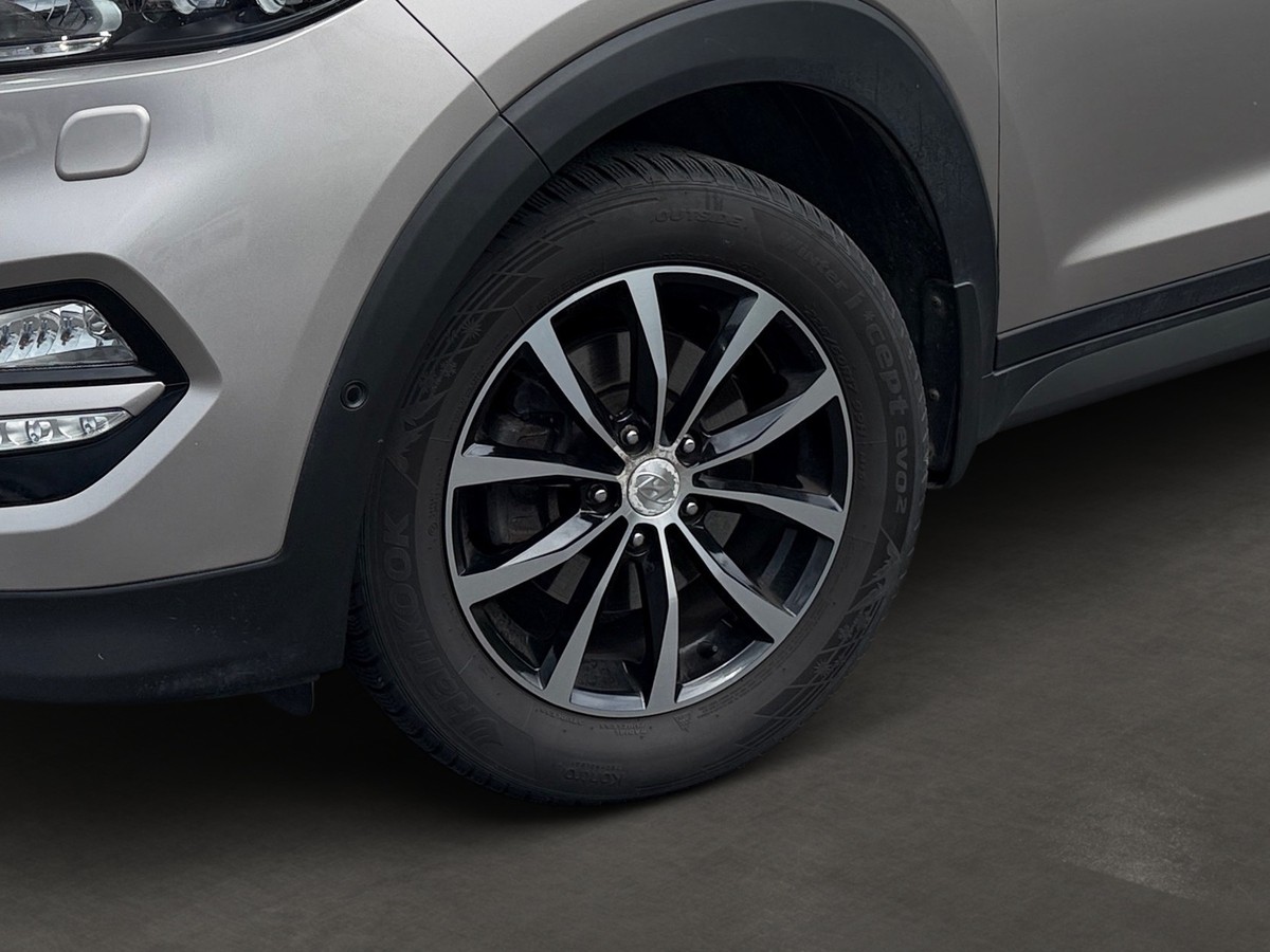 Hyundai Tucson Style 4WD Pano AHK RFK PDC