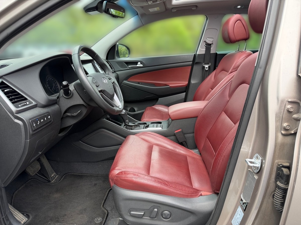 Hyundai Tucson Style 4WD Pano AHK RFK PDC
