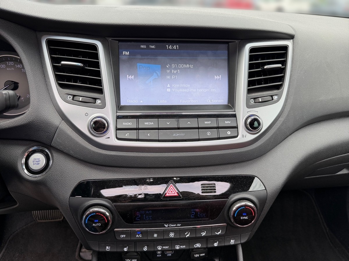 Hyundai Tucson Style 4WD Pano AHK RFK PDC