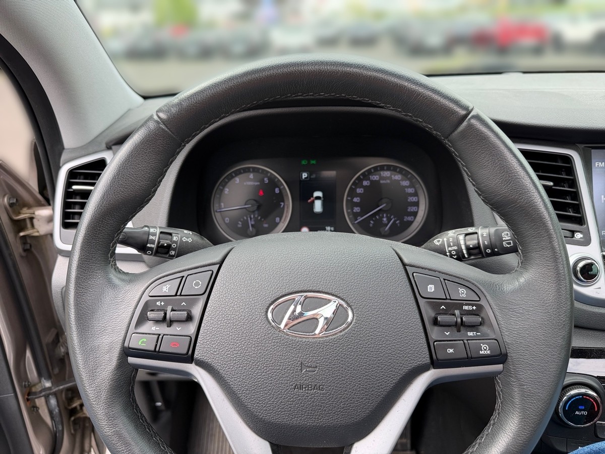 Hyundai Tucson Style 4WD Pano AHK RFK PDC