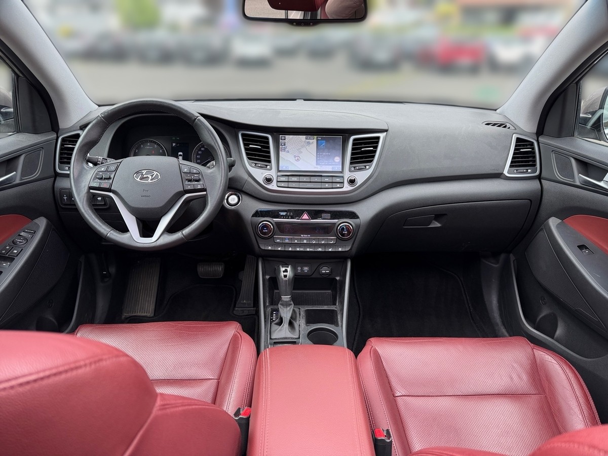 Hyundai Tucson Style 4WD Pano AHK RFK PDC