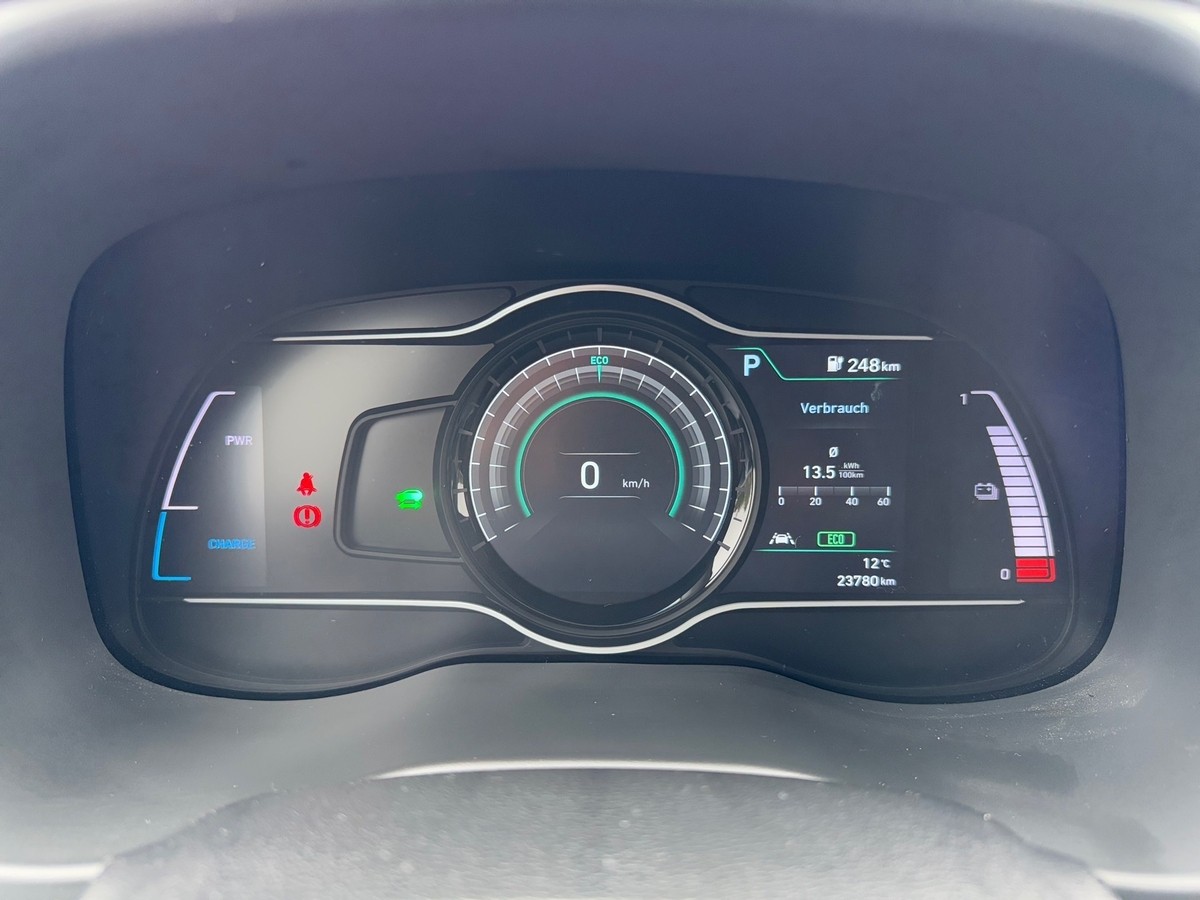 Hyundai KONA Elektro Advantage *Car Play* Wärmepumpe Klimaaut.