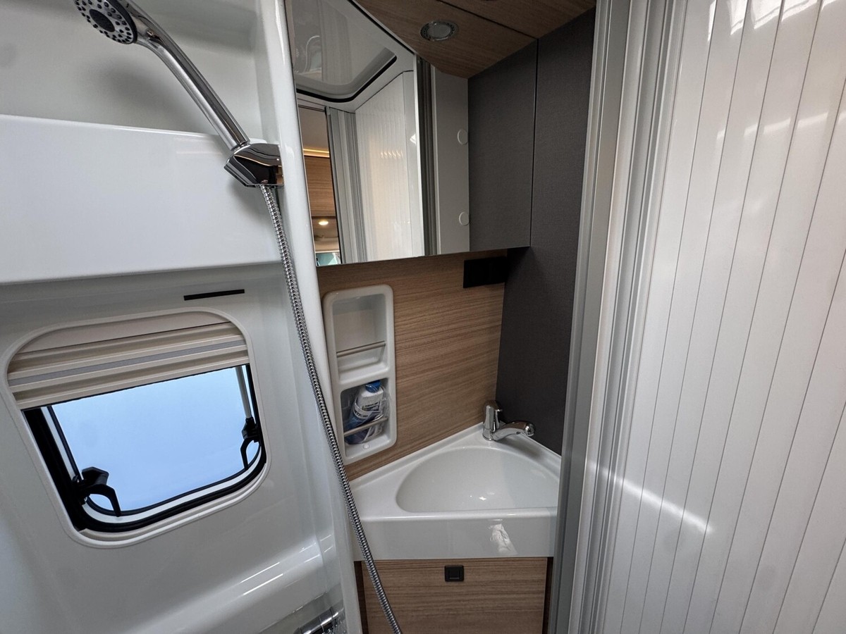 Malibu Van comfort GT skyview 640 LE LED+ACC+Automatik+Markise