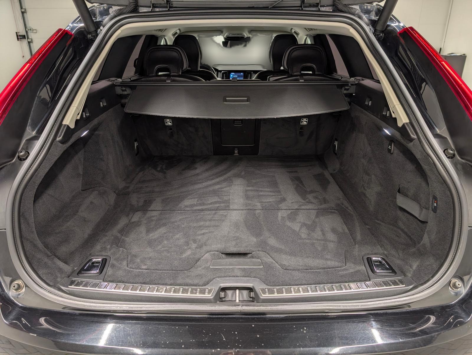 Volvo V90 Momentum Pro Matrix/Nav/H-K/AHK/SHZ/Kam/19LM
