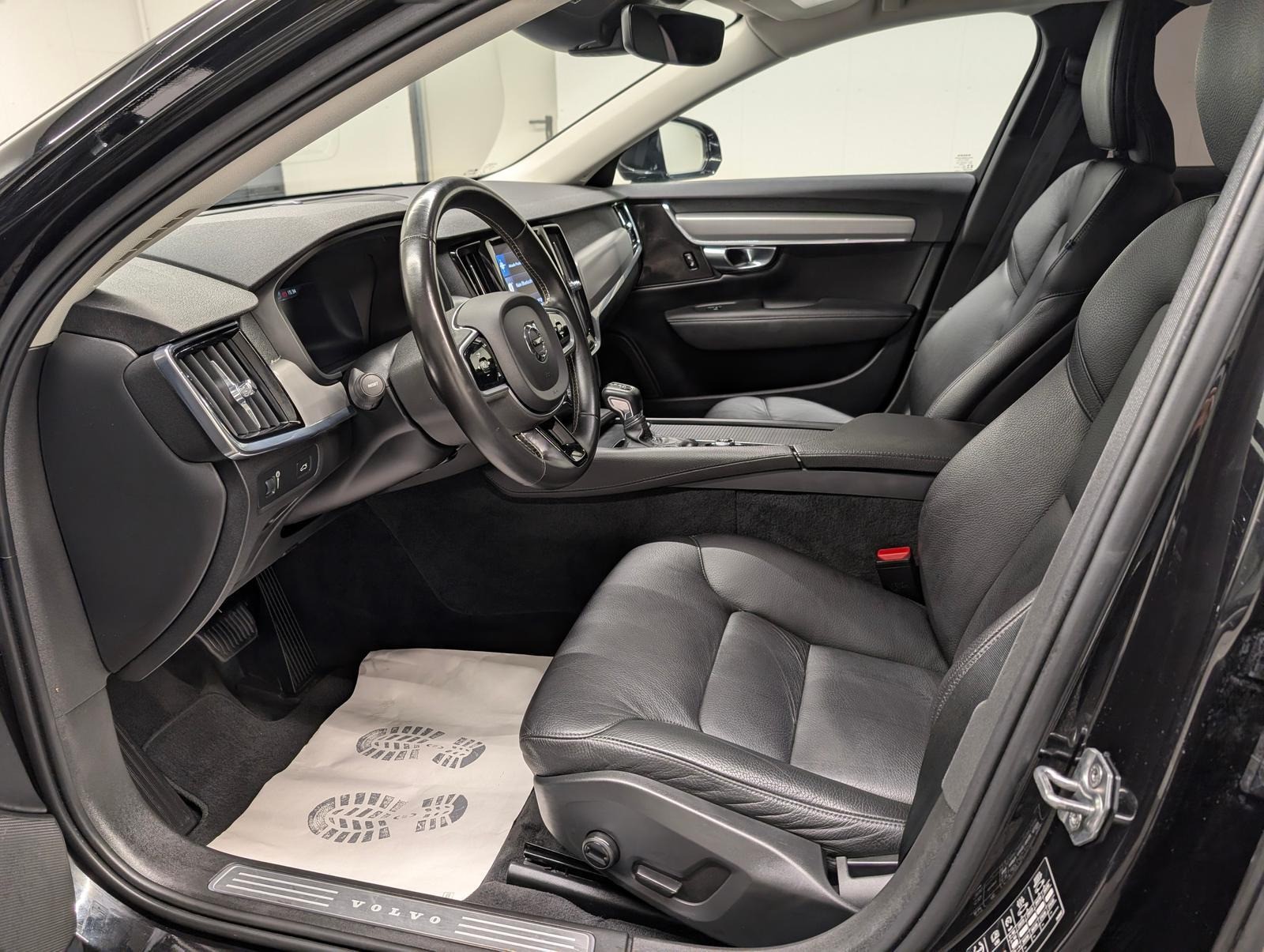 Volvo V90 Momentum Pro Matrix/Nav/H-K/AHK/SHZ/Kam/19LM