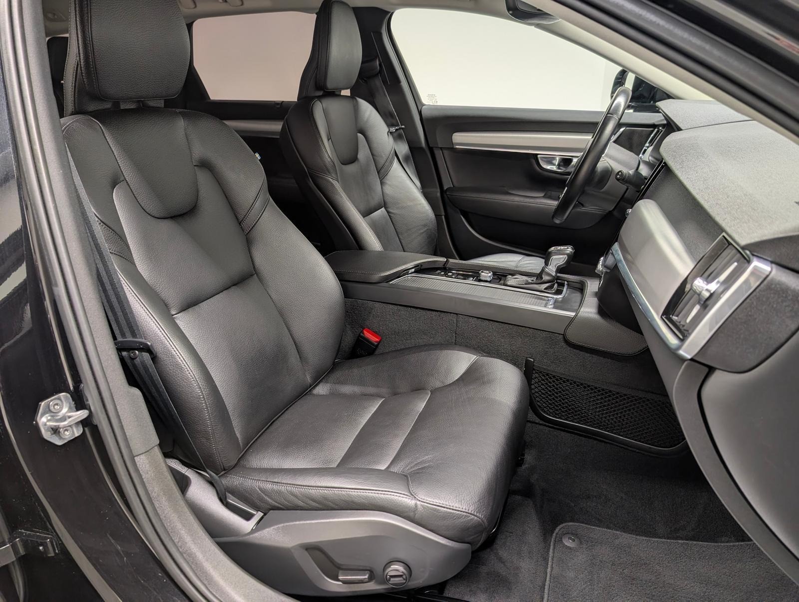 Volvo V90 Momentum Pro Matrix/Nav/H-K/AHK/SHZ/Kam/19LM