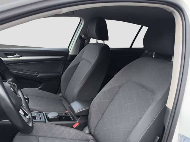 Volkswagen Golf 8 Lim. 1.5 TSI Life LED NAVI PDC