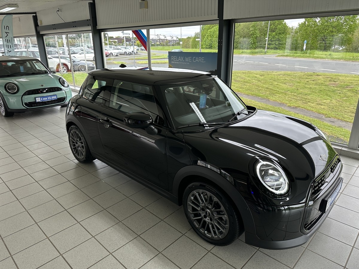 MINI Cooper C Classic Trim Sitz u.Lenkradhz Kamera LED Car Play