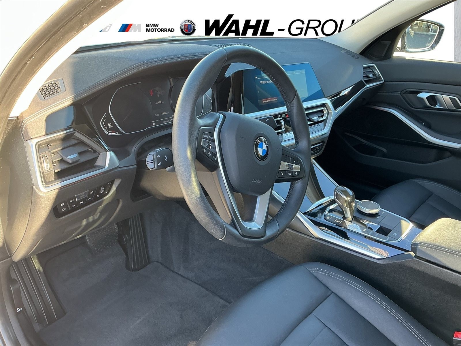 BMW 320 LUXURY LINE LC PLUS ACC 18 LM-RÄDER HIFI DAB PARKASSIST