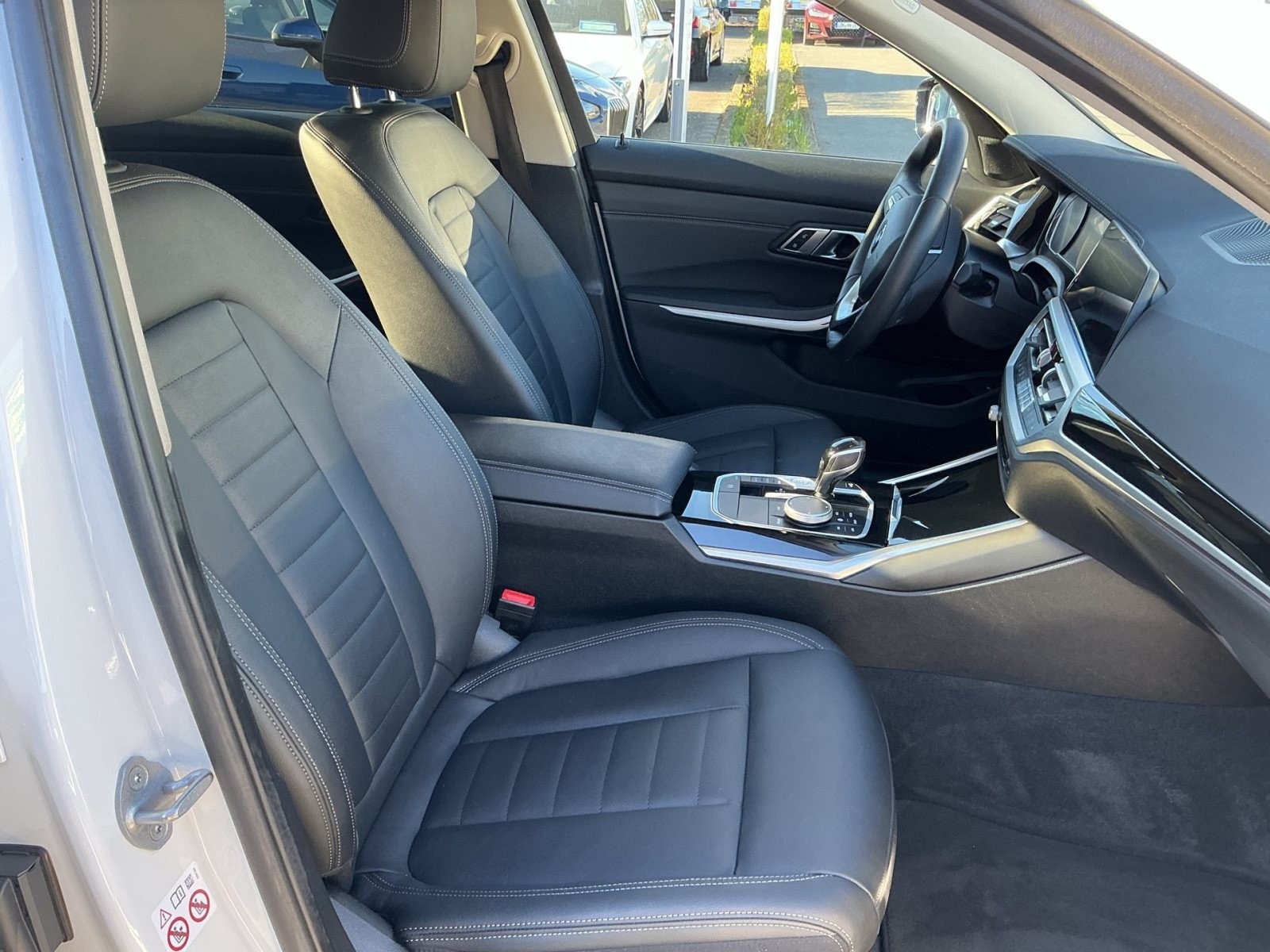 BMW 320 LUXURY LINE LC PLUS ACC 18 LM-RÄDER HIFI DAB PARKASSIST