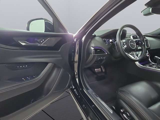 Jaguar XE P250 R-Dynamic Black *PANO*ACC*LED*RFK*