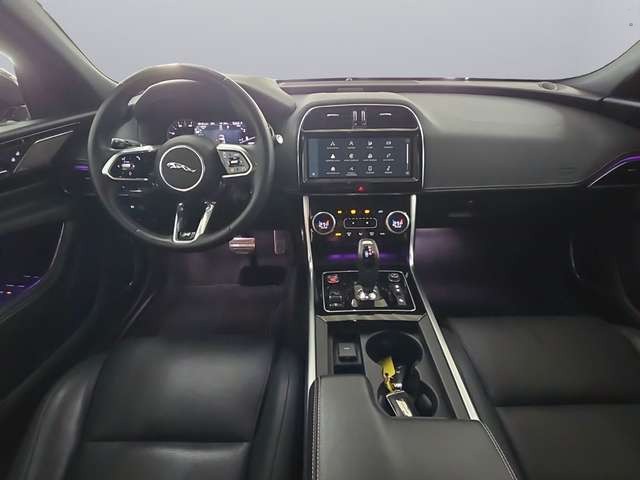 Jaguar XE P250 R-Dynamic Black *PANO*ACC*LED*RFK*