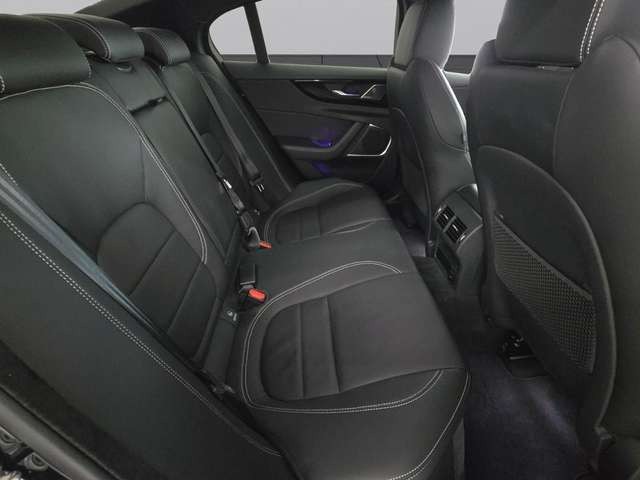Jaguar XE P250 R-Dynamic Black *PANO*ACC*LED*RFK*