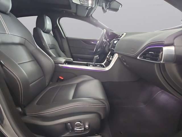 Jaguar XE P250 R-Dynamic Black *PANO*ACC*LED*RFK*
