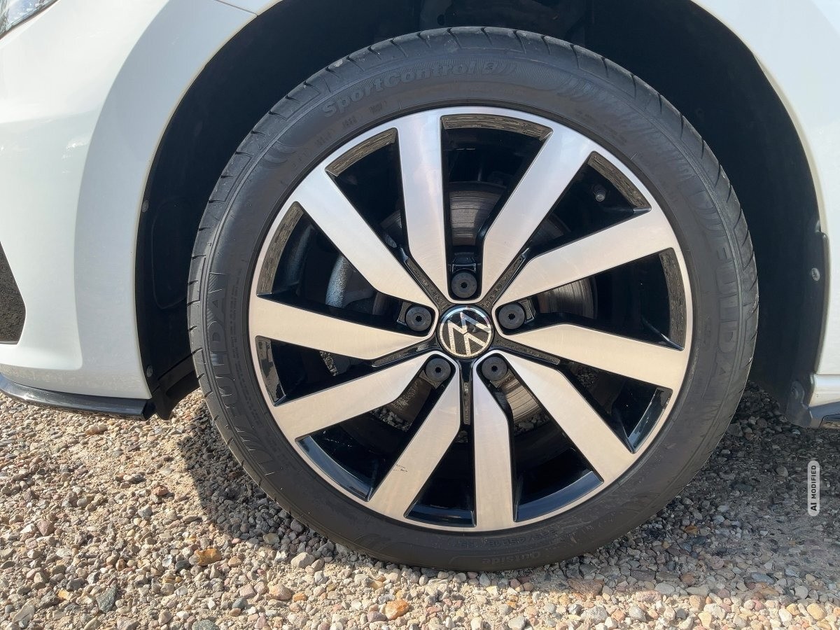 Volkswagen Touran BMT 1.5 TSI R Line ACC,AHK,AUTOM.,LED