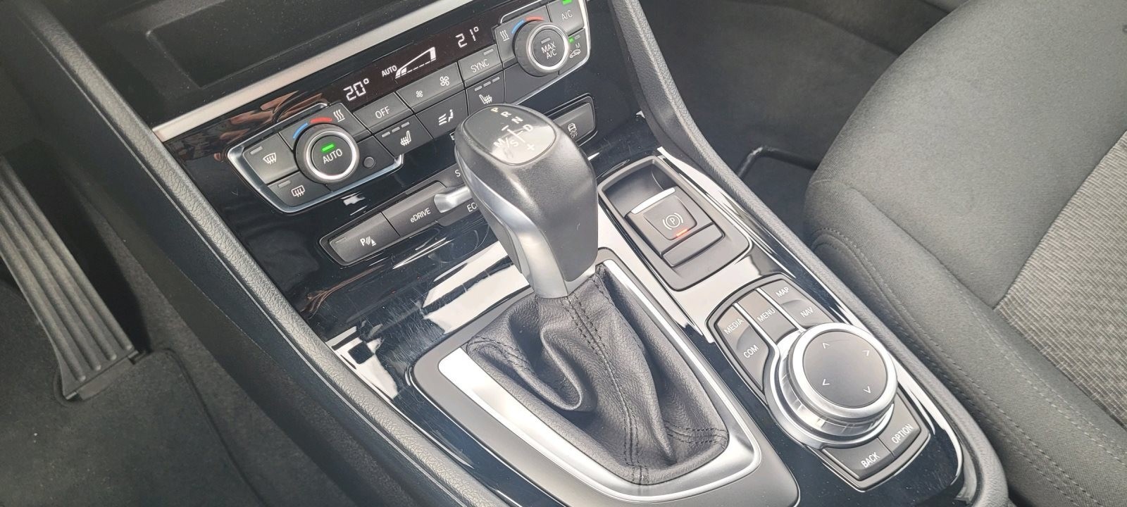 BMW 225 IPERFORMANCE ACTIVE TOURER ADVANTAGE NAVI LED GRA PDC SHZG