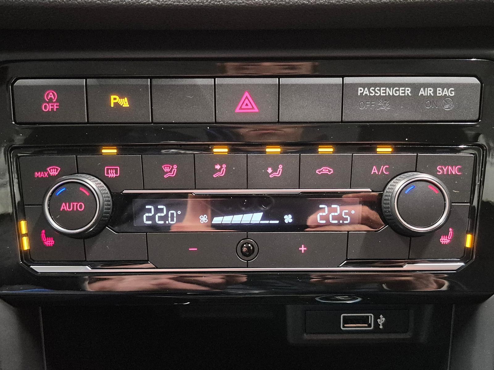 Volkswagen T-Cross Life Navi/SHZ/DAB/PDC/AHK/ACC/17-LM