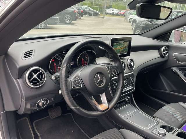 Mercedes-Benz CLA 200 Urban DCT Navi AgilityControl SH Assist