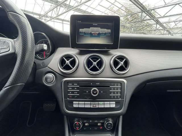 Mercedes-Benz CLA 200 Urban DCT Navi AgilityControl SH Assist