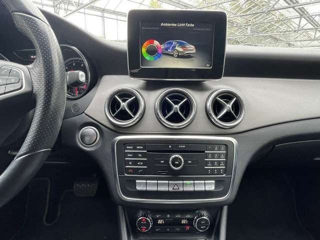 Mercedes-Benz CLA 200 Urban DCT Navi AgilityControl SH Assist