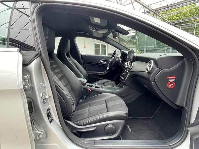 Mercedes-Benz CLA 200 Urban DCT Navi AgilityControl SH Assist