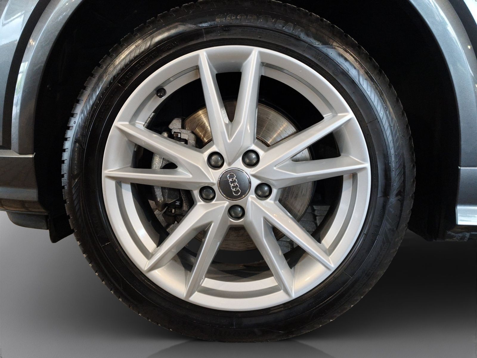 Audi Q2 35 TFSI Aut. sport S-Line/LED/Navi/18
