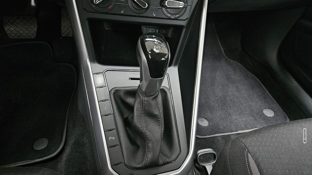 Volkswagen Polo VI Life 1.0 TSI DSG Navi AppleCarPlay SHZ