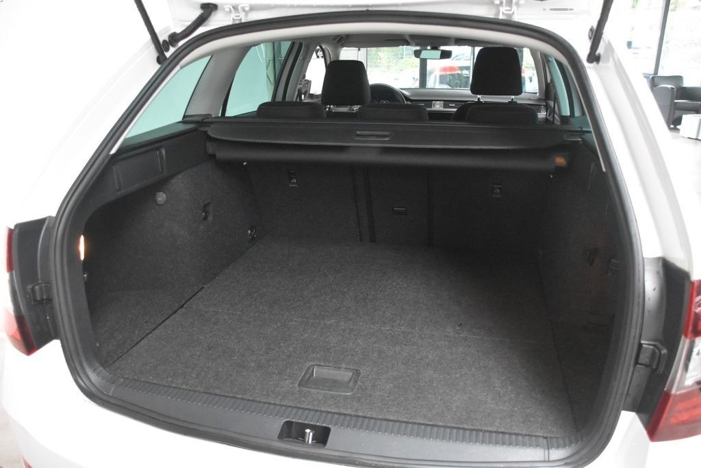 Skoda Octavia Combi Soleil LED AppNavi Tempo PDC AHK