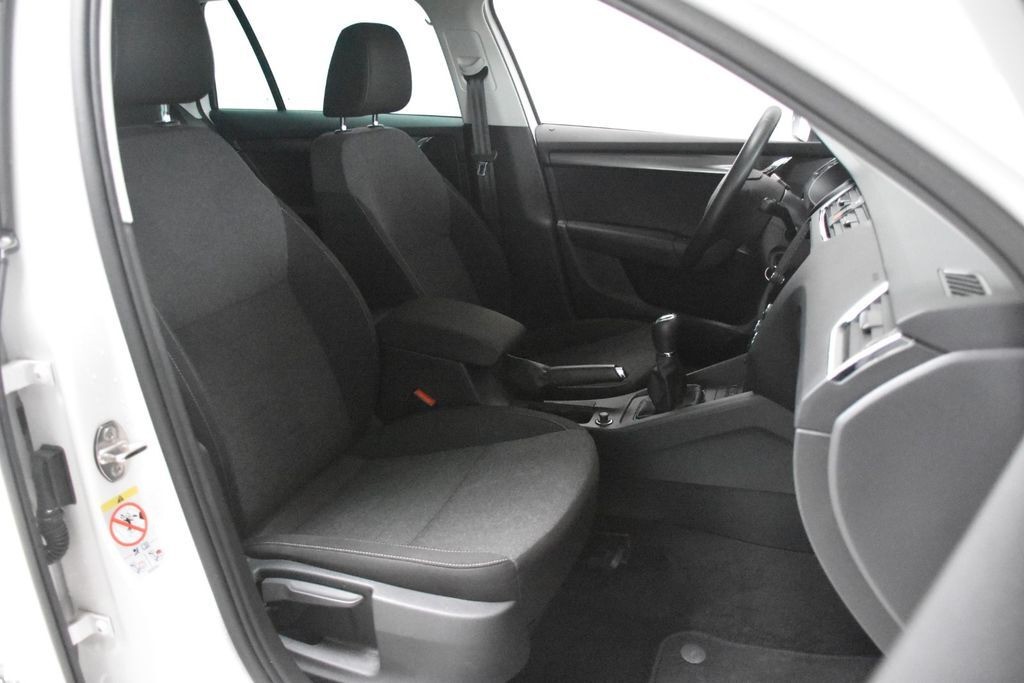Skoda Octavia Combi Soleil LED AppNavi Tempo PDC AHK