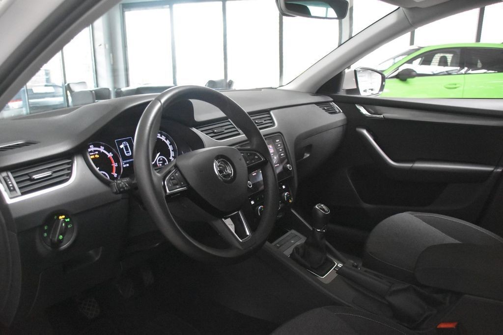 Skoda Octavia Combi Soleil LED AppNavi Tempo PDC AHK
