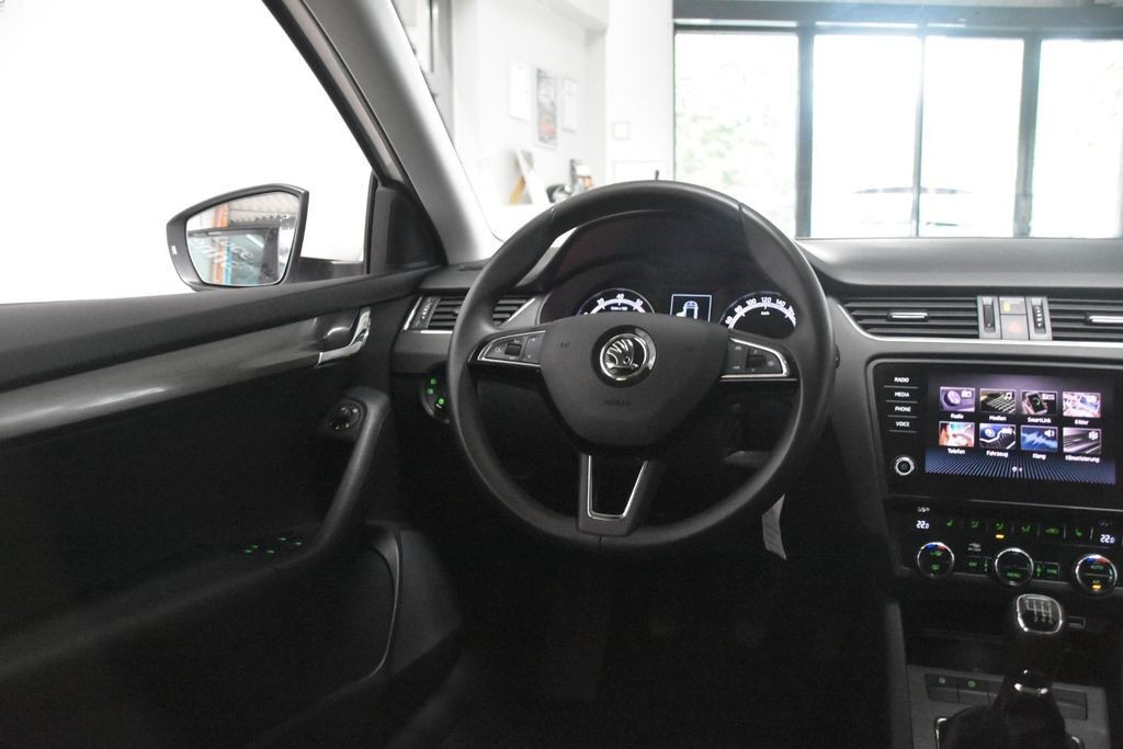Skoda Octavia Combi Soleil LED AppNavi Tempo PDC AHK