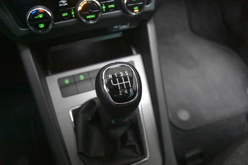 Skoda Octavia Combi Soleil LED AppNavi Tempo PDC AHK