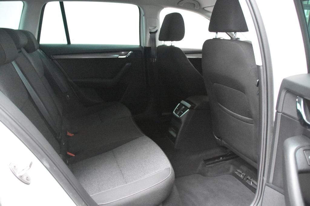 Skoda Octavia Combi Soleil LED AppNavi Tempo PDC AHK