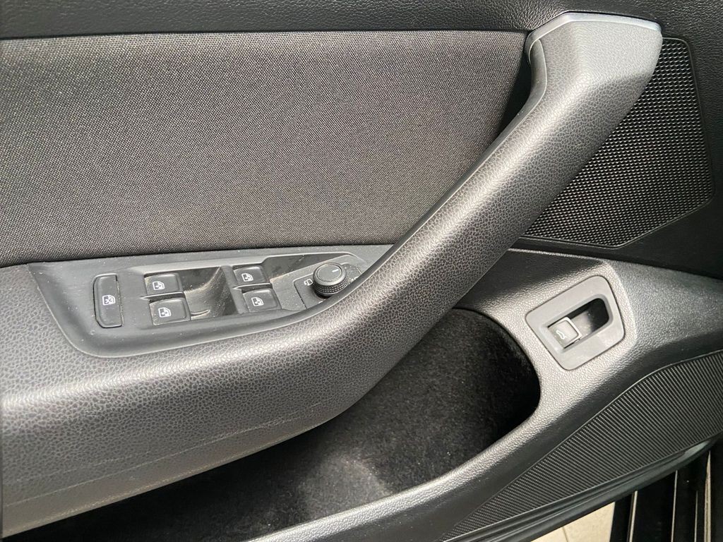 Volkswagen Passat Variant Passat Navi 3Z-Klima APPconenct ACC PDC AHK LED