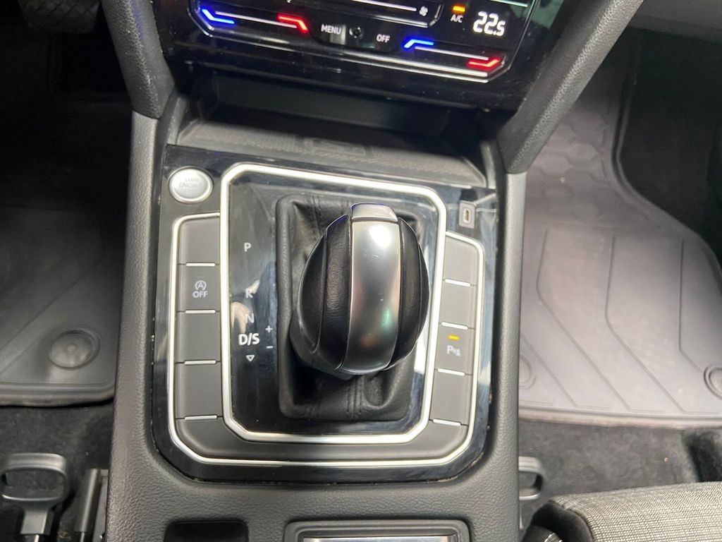 Volkswagen Passat Variant Passat Navi 3Z-Klima APPconenct ACC PDC AHK LED