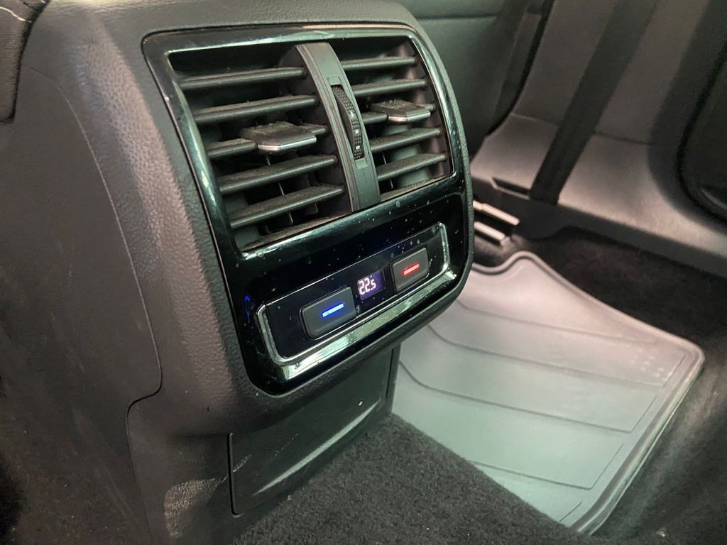 Volkswagen Passat Variant Passat Navi 3Z-Klima APPconenct ACC PDC AHK LED