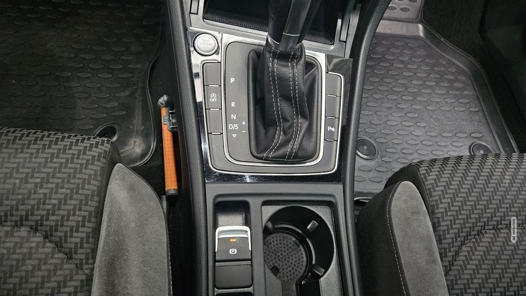 Volkswagen Golf VII Variant Highl DSG R-Line Panorama Navi