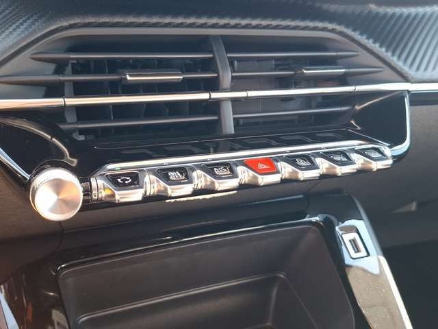 Peugeot 208 Active Pack 1.2 KLIMA / LED / PDC / TEMPOMAT / ALU