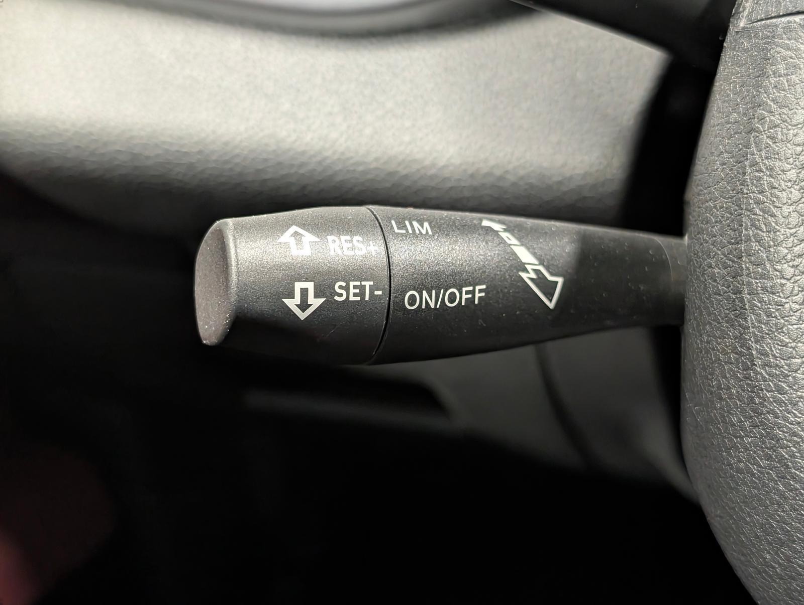 DFSK Fengon 5 LED/Navi/Pano/SHZ/Kam/GRA/elH/17-LM