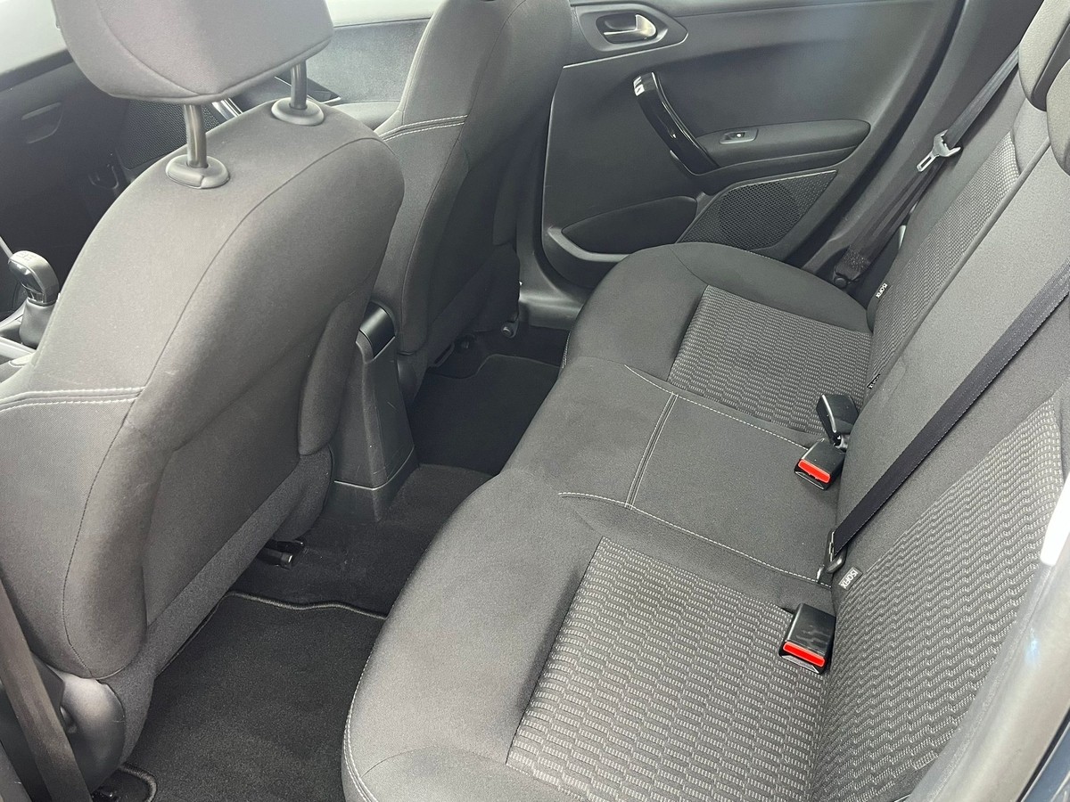 Peugeot 208 1.2 PureTech 82 Active *1.Hand*