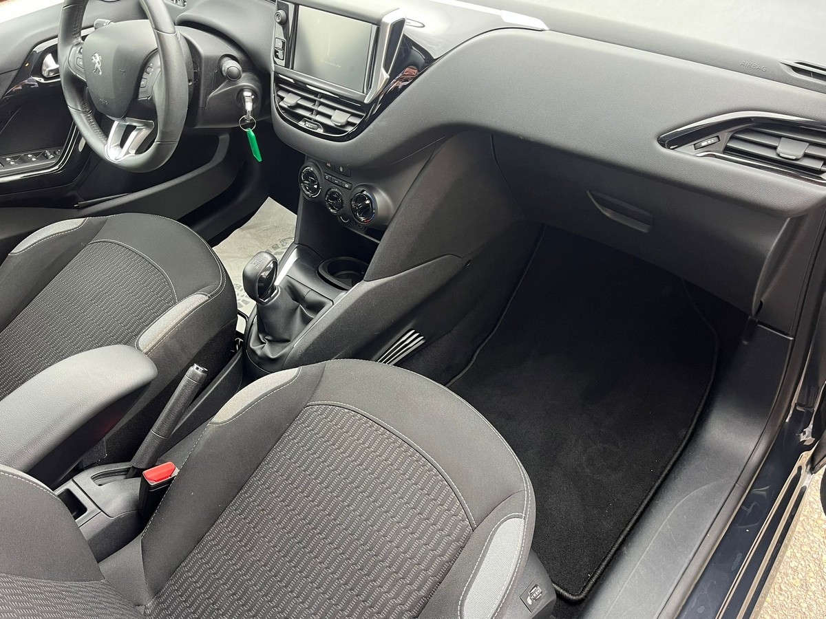 Peugeot 208 1.2 PureTech 82 Active *1.Hand*