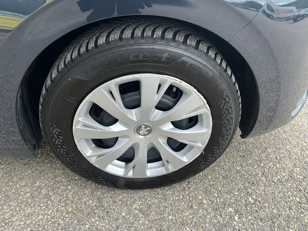 Peugeot 208 1.2 PureTech 82 Active *1.Hand*