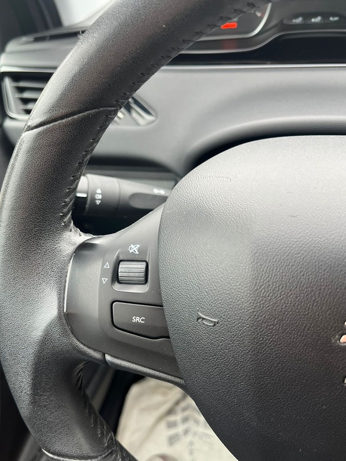 Peugeot 208 1.2 PureTech 82 Active *1.Hand*