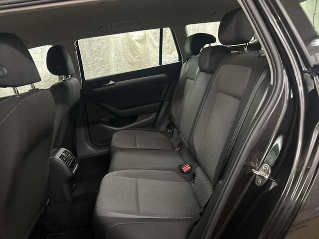 Volkswagen Passat 2.0TDI Business NAVI LED KAMERA CARPLAY
