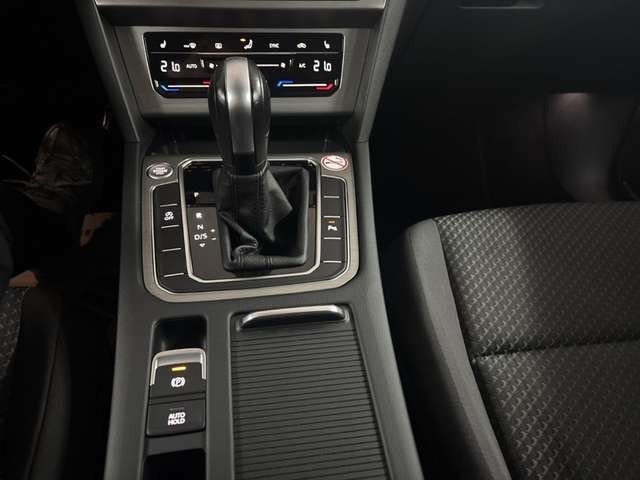 Volkswagen Passat 2.0TDI Business NAVI LED KAMERA CARPLAY